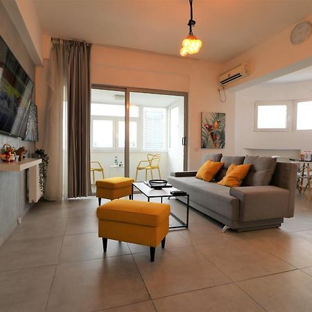 Serenity Heights Apartment: A Panoramic Haven Near Old Town - Free Minibar Bucharest Luaran gambar