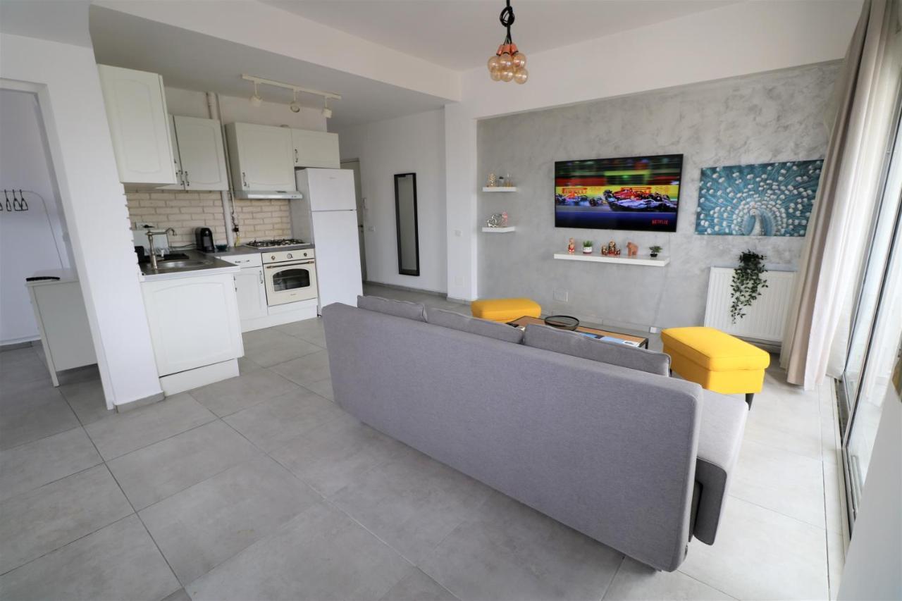 Serenity Heights Apartment: A Panoramic Haven Near Old Town - Free Minibar Bucharest Luaran gambar