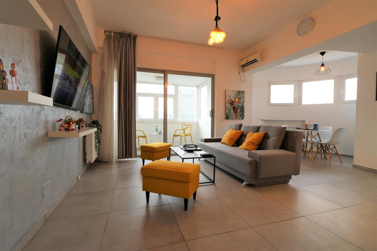 Serenity Heights Apartment: A Panoramic Haven Near Old Town - Free Minibar Bucharest Luaran gambar