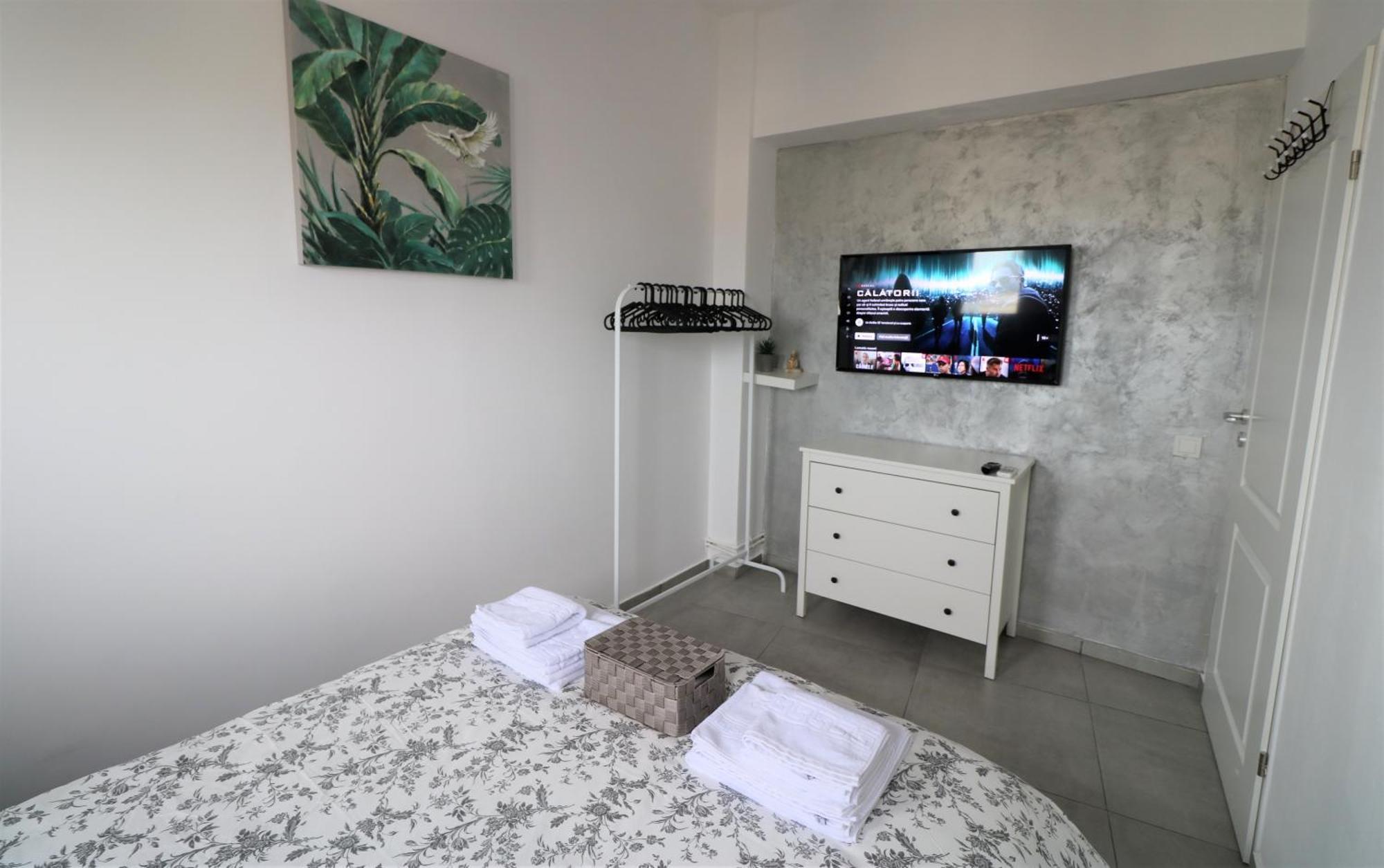 Serenity Heights Apartment: A Panoramic Haven Near Old Town - Free Minibar Bucharest Luaran gambar