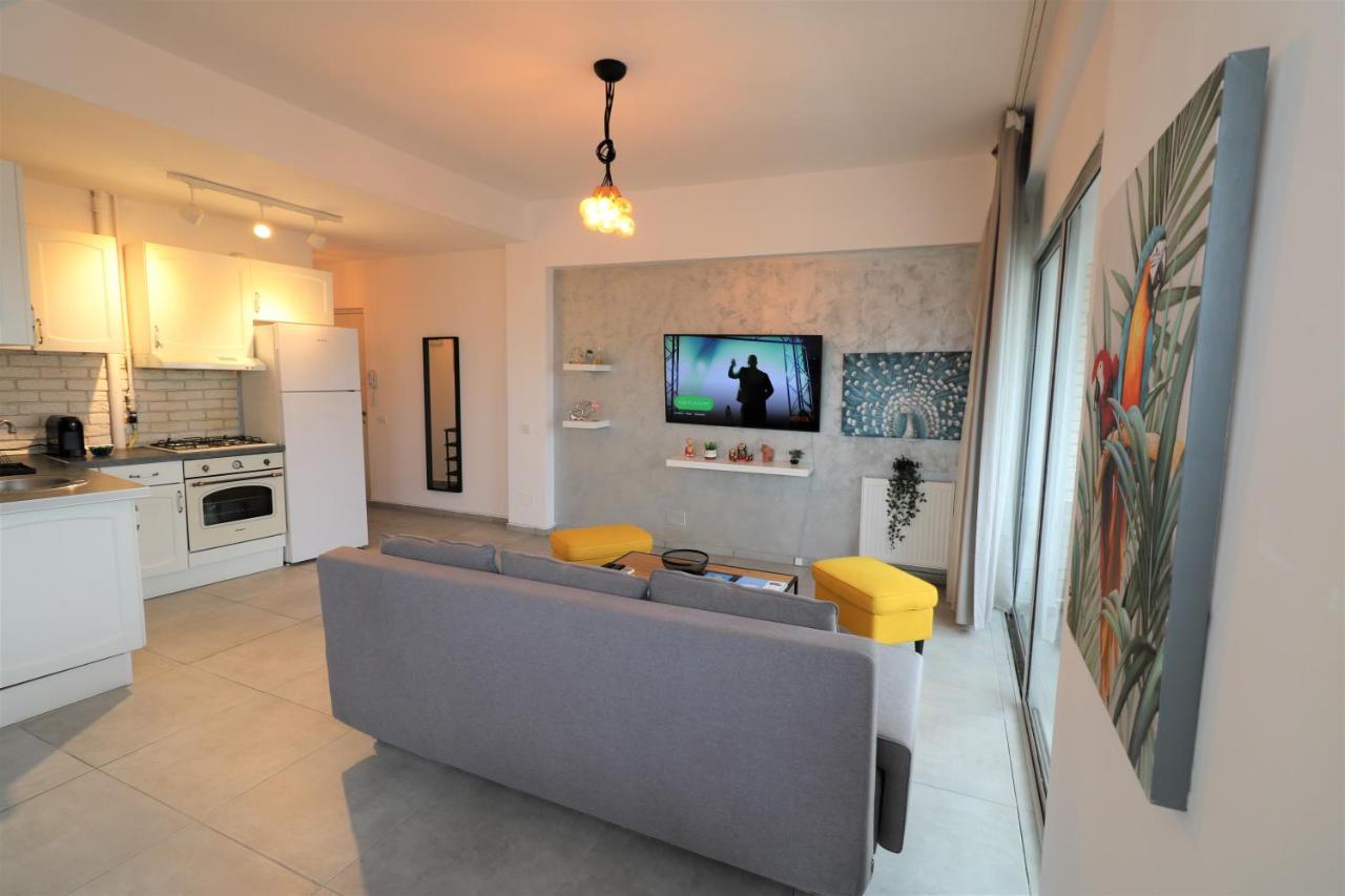 Serenity Heights Apartment: A Panoramic Haven Near Old Town - Free Minibar Bucharest Luaran gambar