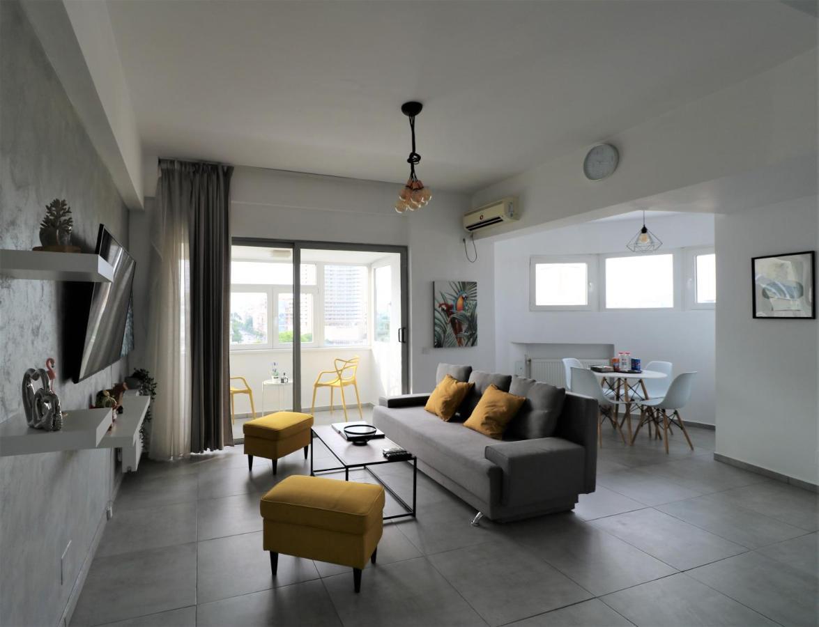 Serenity Heights Apartment: A Panoramic Haven Near Old Town - Free Minibar Bucharest Luaran gambar