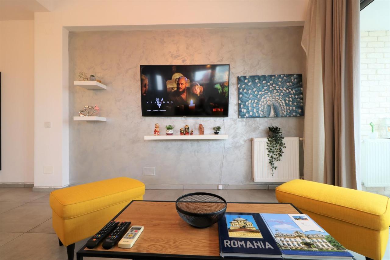 Serenity Heights Apartment: A Panoramic Haven Near Old Town - Free Minibar Bucharest Luaran gambar