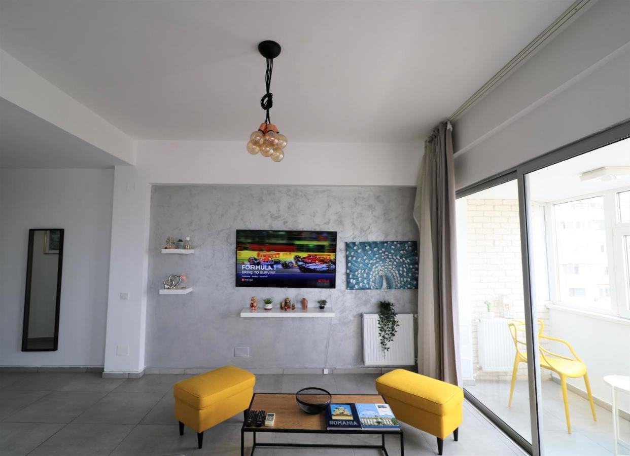 Serenity Heights Apartment: A Panoramic Haven Near Old Town - Free Minibar Bucharest Luaran gambar