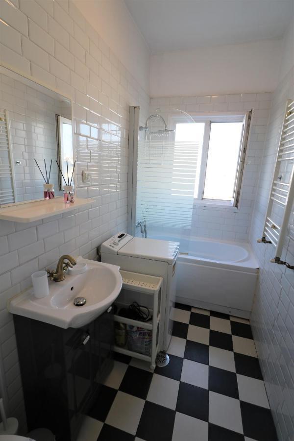 Serenity Heights Apartment: A Panoramic Haven Near Old Town - Free Minibar Bucharest Luaran gambar