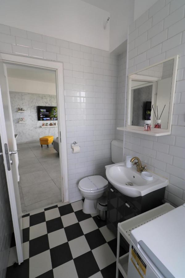 Serenity Heights Apartment: A Panoramic Haven Near Old Town - Free Minibar Bucharest Luaran gambar