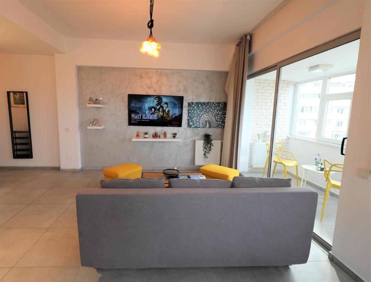 Serenity Heights Apartment: A Panoramic Haven Near Old Town - Free Minibar Bucharest Luaran gambar