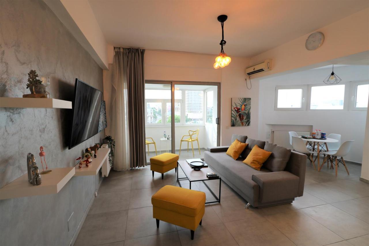 Serenity Heights Apartment: A Panoramic Haven Near Old Town - Free Minibar Bucharest Luaran gambar