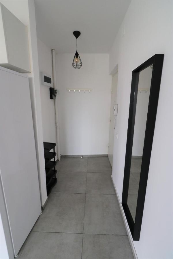 Serenity Heights Apartment: A Panoramic Haven Near Old Town - Free Minibar Bucharest Luaran gambar