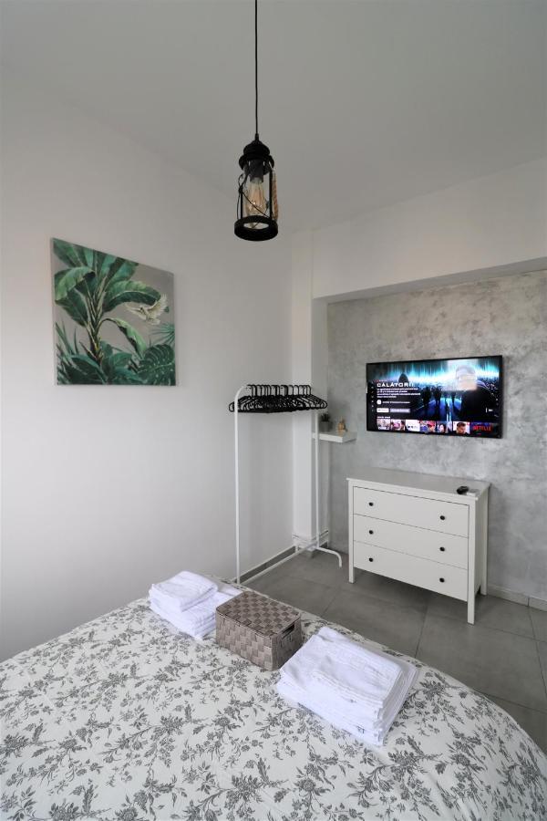 Serenity Heights Apartment: A Panoramic Haven Near Old Town - Free Minibar Bucharest Luaran gambar
