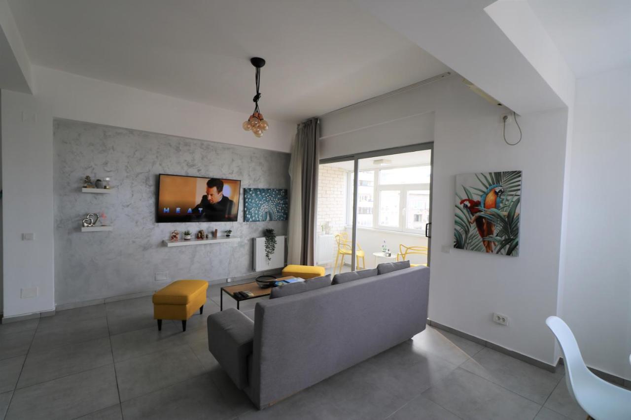 Serenity Heights Apartment: A Panoramic Haven Near Old Town - Free Minibar Bucharest Luaran gambar