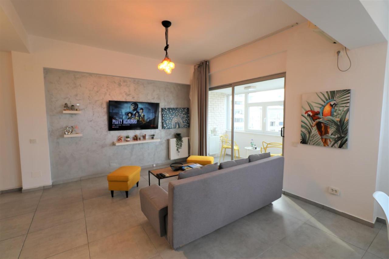Serenity Heights Apartment: A Panoramic Haven Near Old Town - Free Minibar Bucharest Luaran gambar