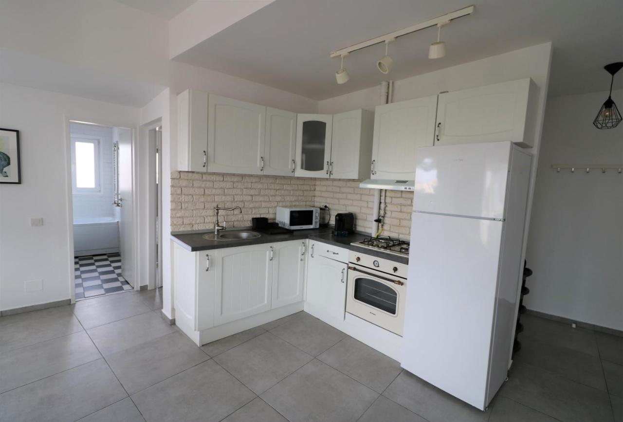 Serenity Heights Apartment: A Panoramic Haven Near Old Town - Free Minibar Bucharest Luaran gambar